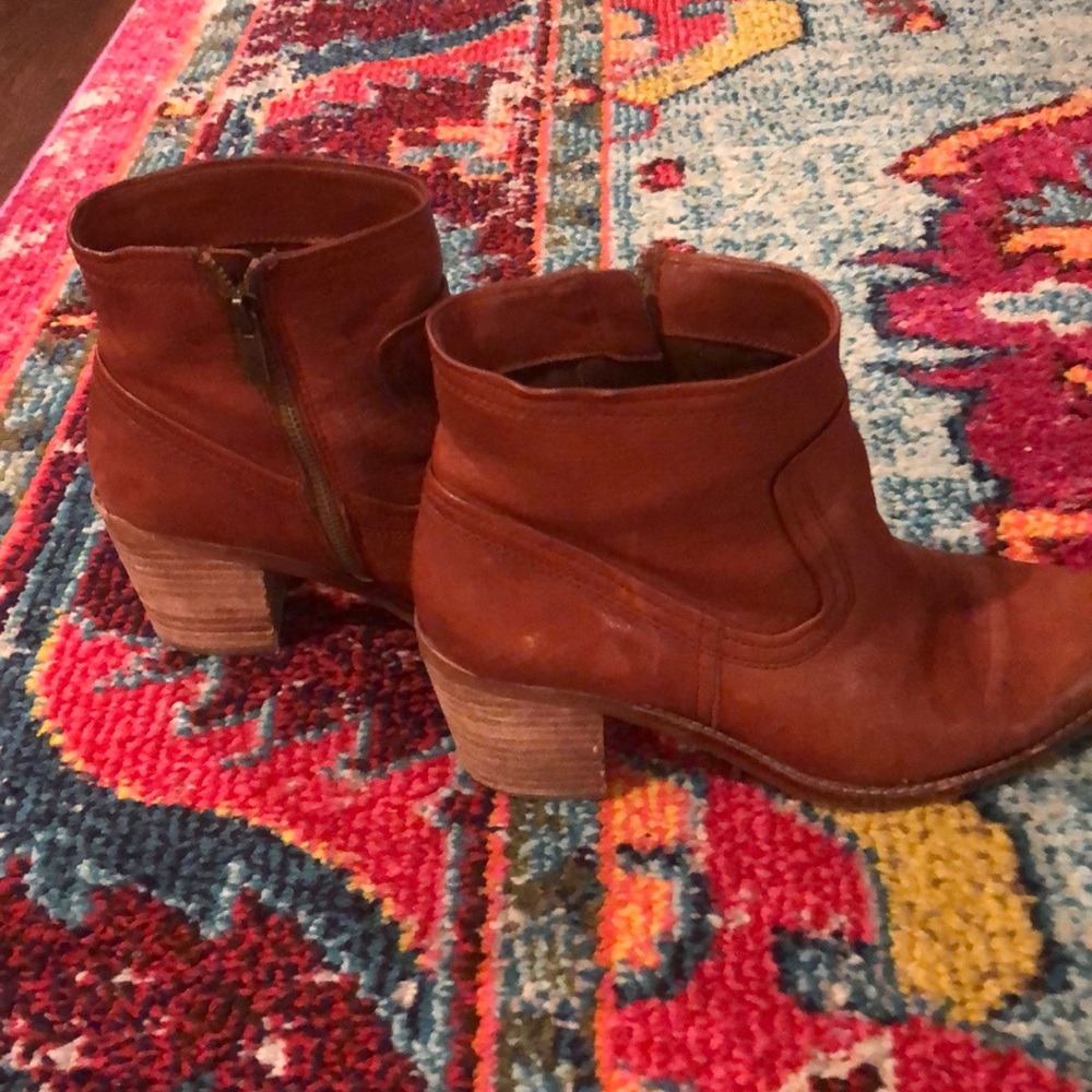 Arturo Chiang leather booties